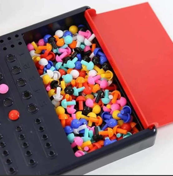 لعبة فك الشيفرة CODEBREAKER