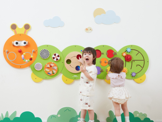 لعبة دودة الحائط - WALL TOY CATERPILLAR