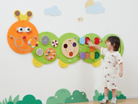 لعبة دودة الحائط - WALL TOY CATERPILLAR